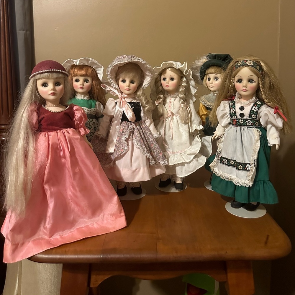 Set if 6 Effanbee dolls